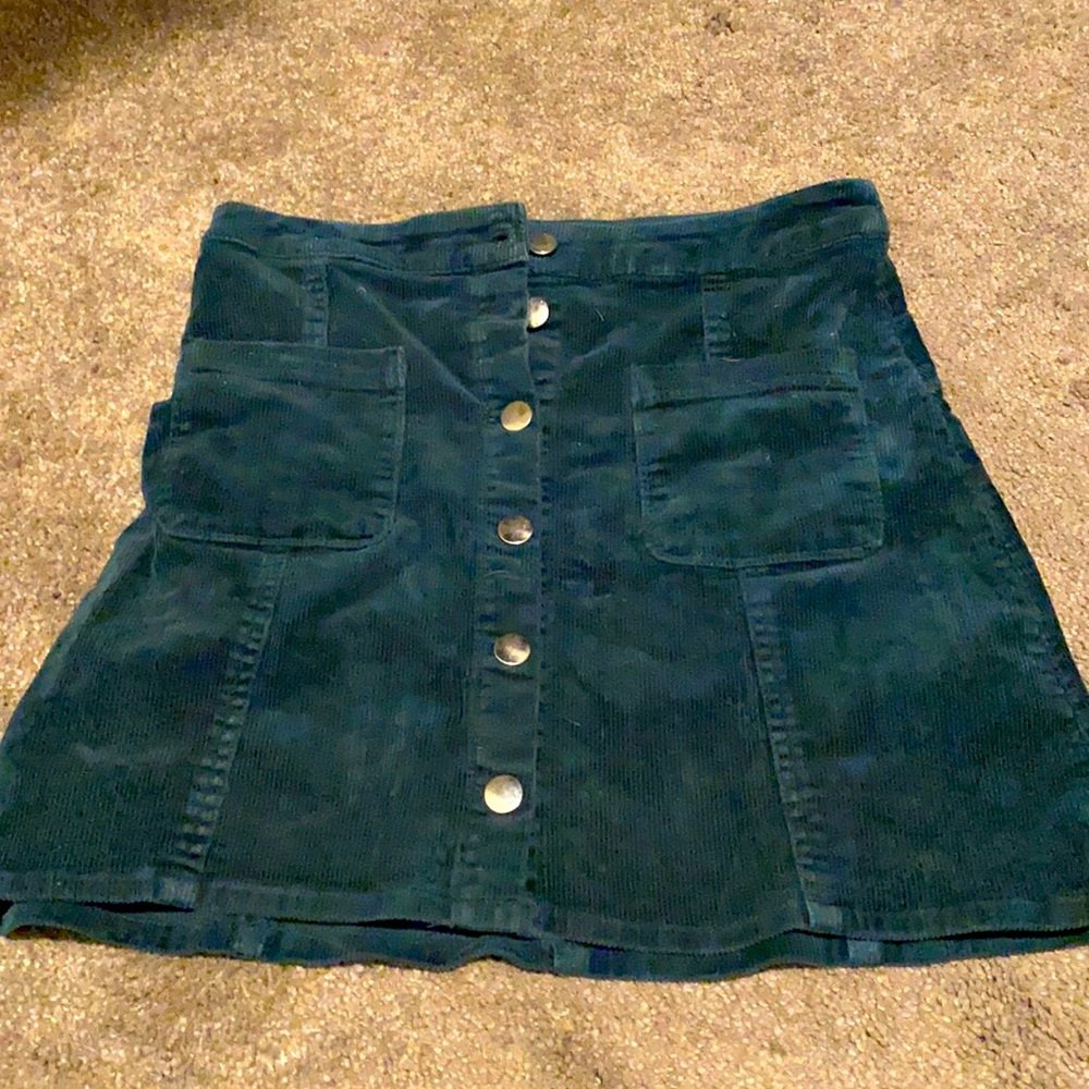 Green velvet skirt 🌿